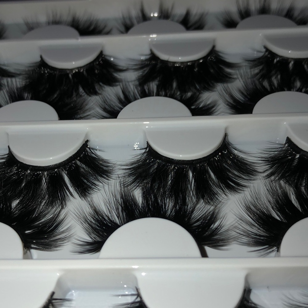 Dramatic Lashes.   ‼️SOLD‼️ - Picture 4 of 5